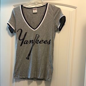 Gray Yankees V-Neck T-Shirt ⚾️